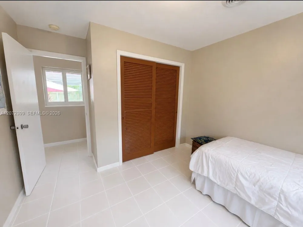 1812 45th Ave Hollywood, FL 33021