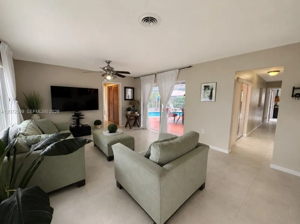 1812 45th Ave Hollywood, FL 33021