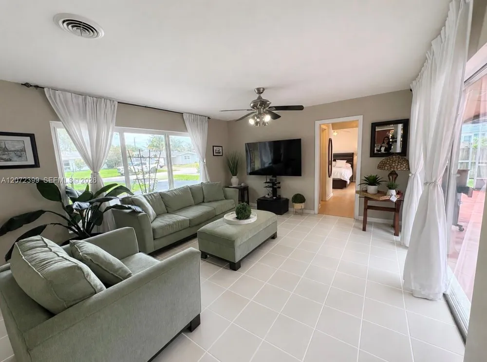 1812 45th Ave Hollywood, FL 33021