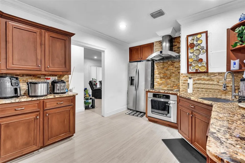 340 W 55th St Hialeah, FL 33012