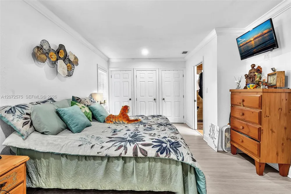 340 W 55th St Hialeah, FL 33012