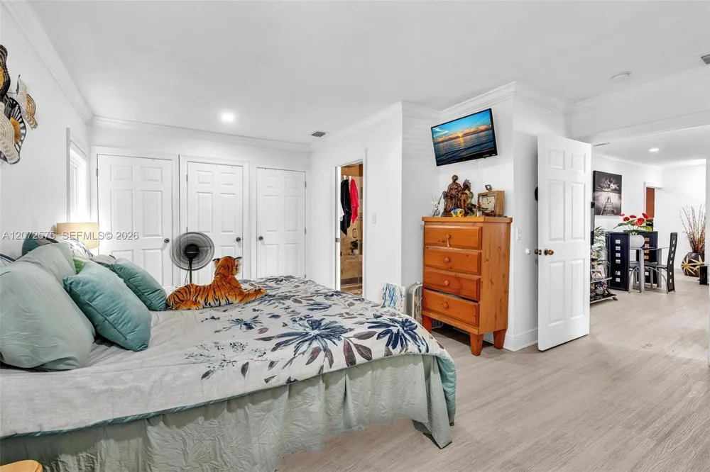 340 W 55th St Hialeah, FL 33012