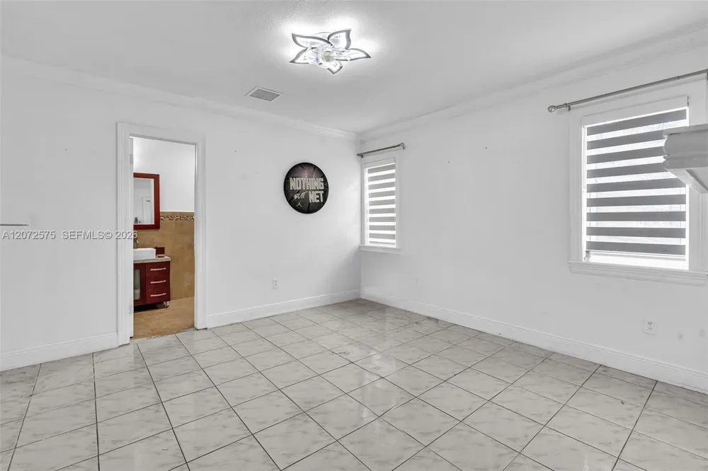 340 W 55th St Hialeah, FL 33012