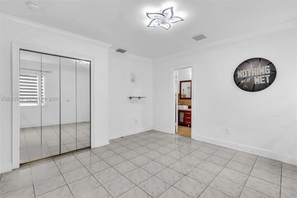 340 W 55th St Hialeah, FL 33012
