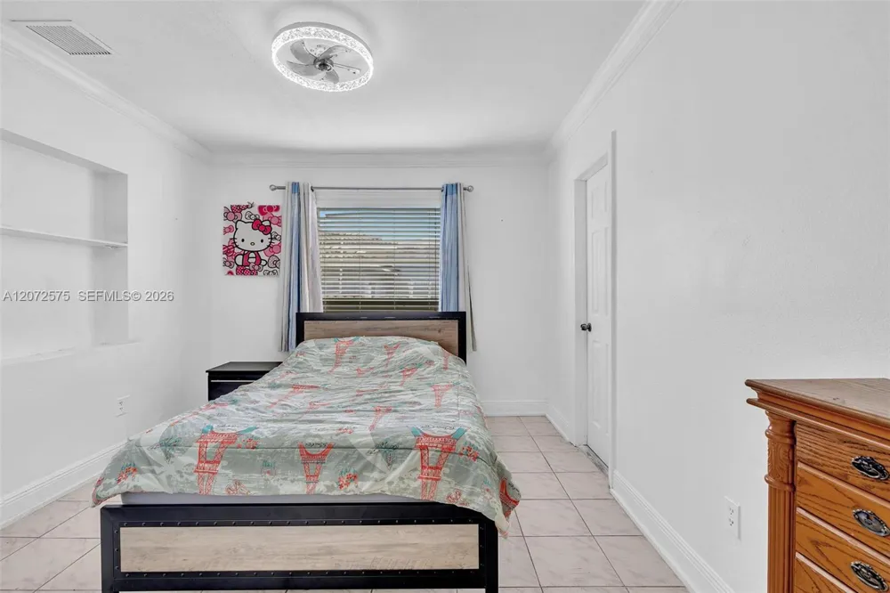 340 W 55th St Hialeah, FL 33012