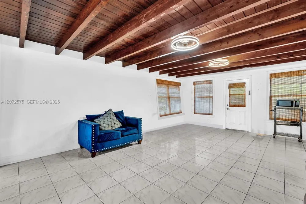 340 W 55th St Hialeah, FL 33012
