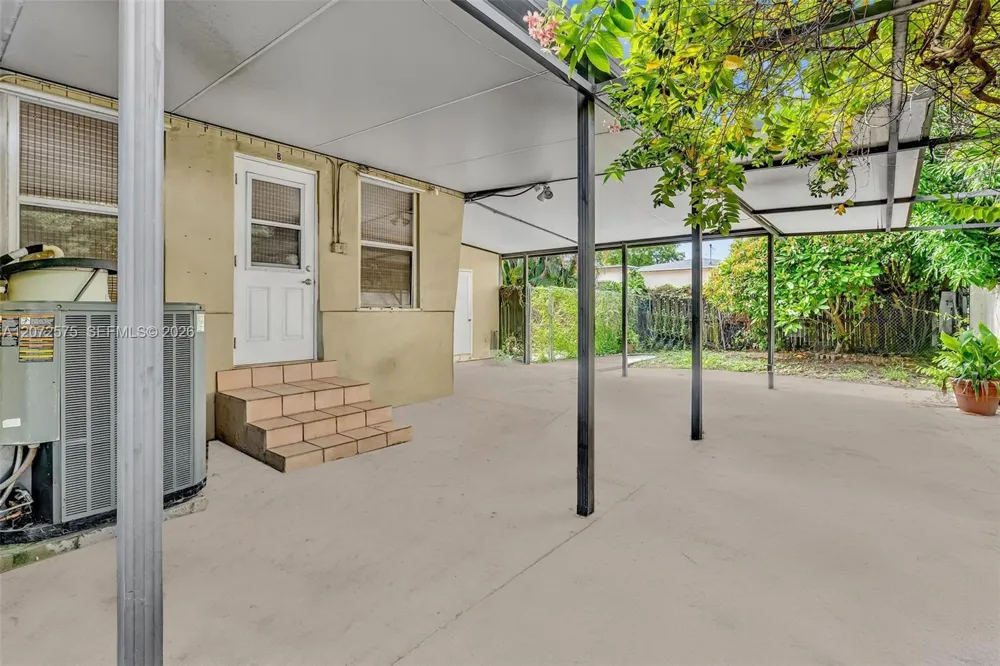 340 W 55th St Hialeah, FL 33012