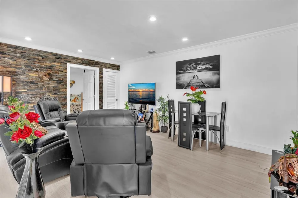340 W 55th St Hialeah, FL 33012