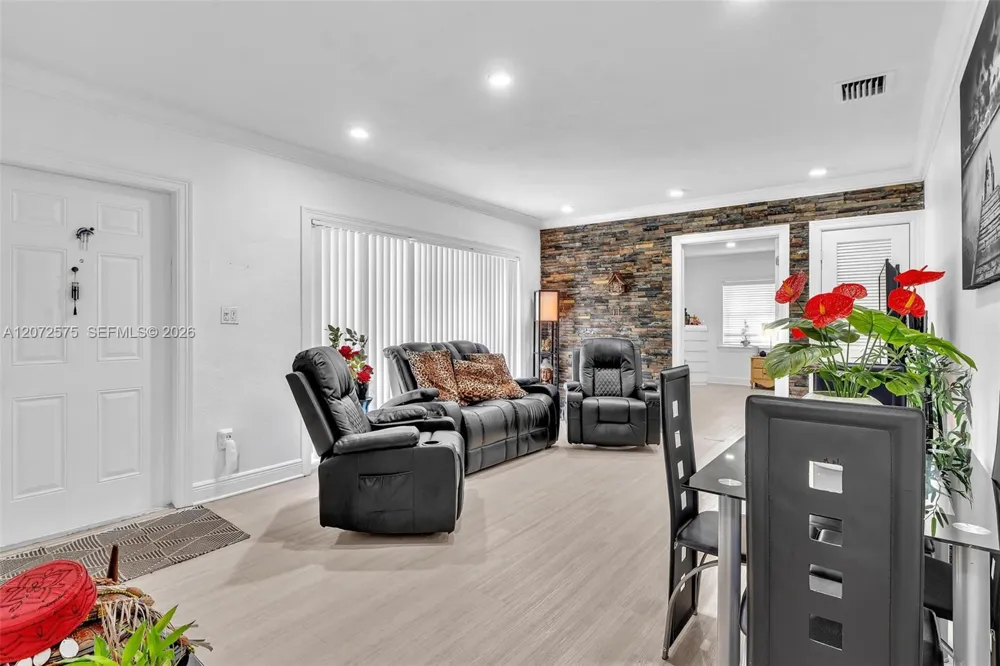 340 W 55th St Hialeah, FL 33012