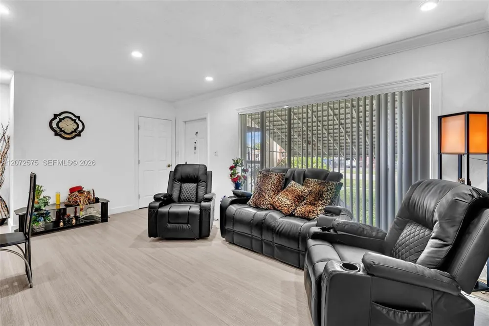 340 W 55th St Hialeah, FL 33012