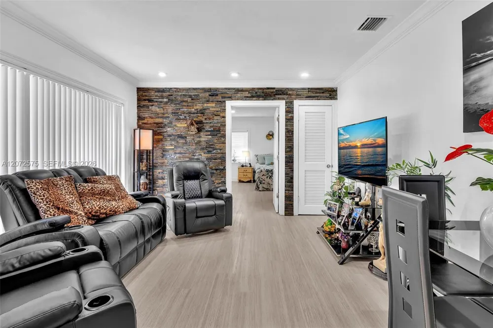 340 W 55th St Hialeah, FL 33012