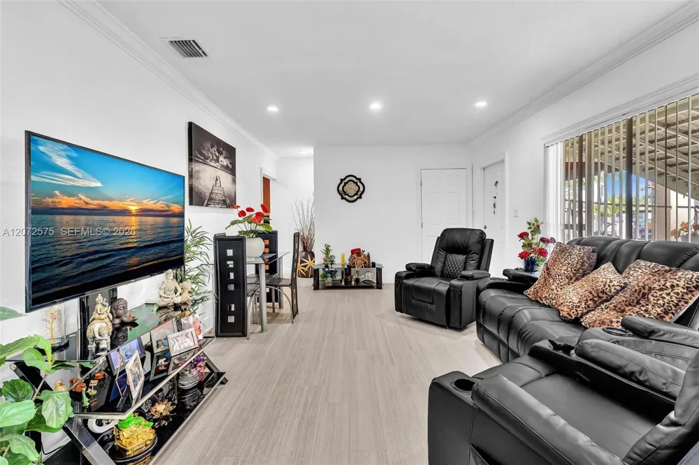 340 W 55th St Hialeah, FL 33012