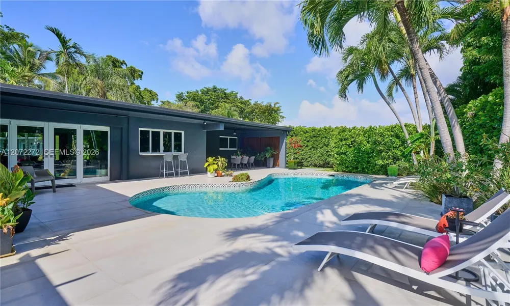 2155 NE 191st Dr North Miami Beach, FL 33179