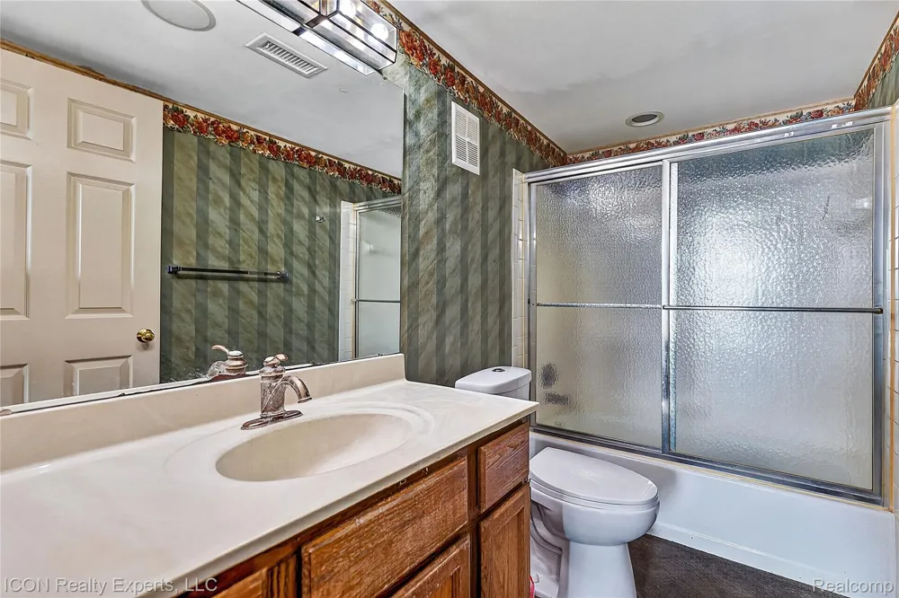 3559 Port Cove Drive #27 Waterford Charter Township, MI 48328