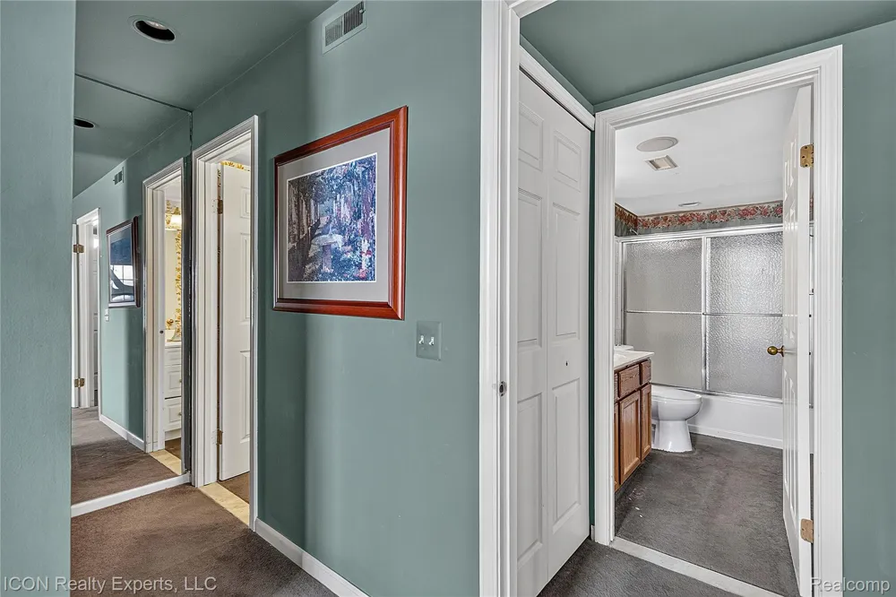 3559 Port Cove Drive #27 Waterford Charter Township, MI 48328