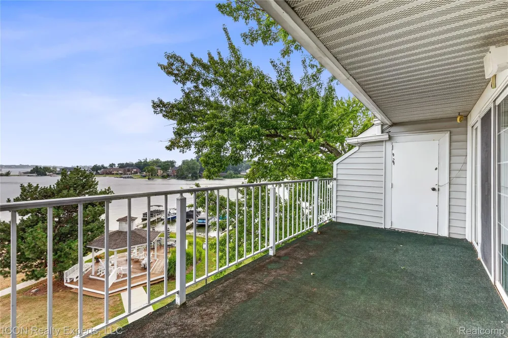 3559 Port Cove Drive #27 Waterford Charter Township, MI 48328
