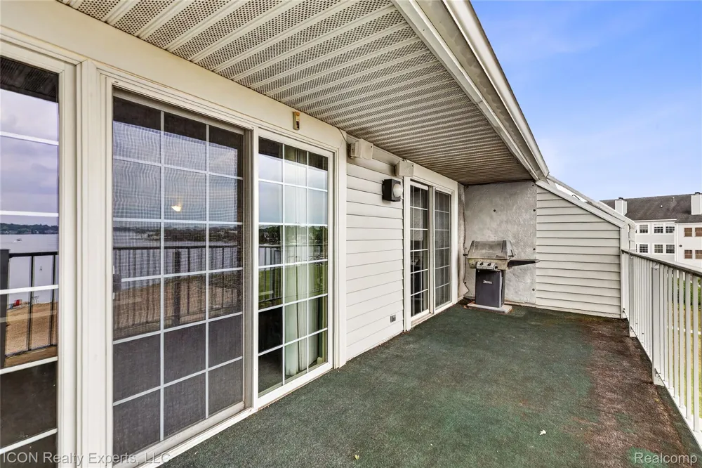 3559 Port Cove Drive #27 Waterford Charter Township, MI 48328