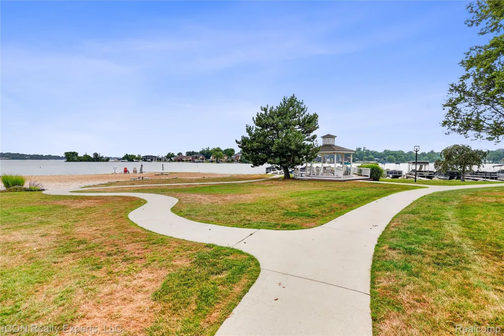 3559 Port Cove Drive #27 Waterford Charter Township, MI 48328