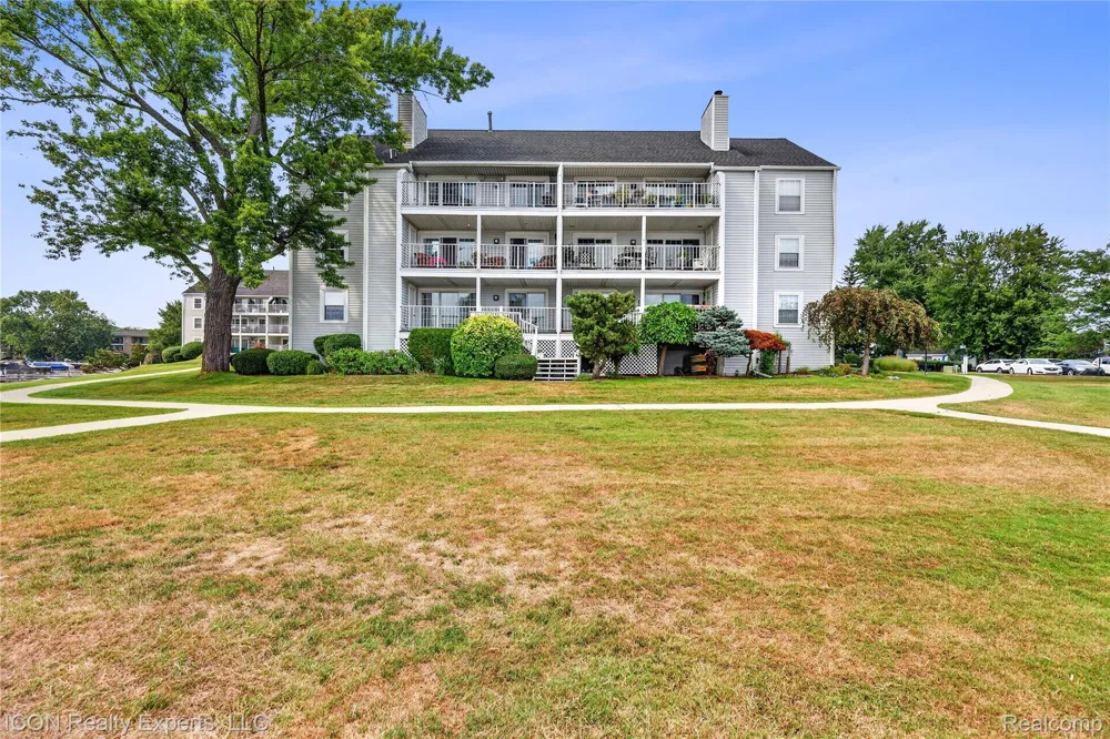 3559 Port Cove Drive #27 Waterford Charter Township, MI 48328