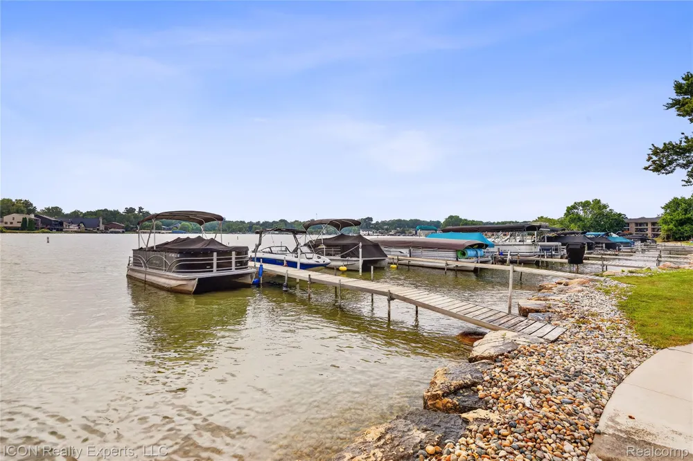 3559 Port Cove Drive #27 Waterford Charter Township, MI 48328