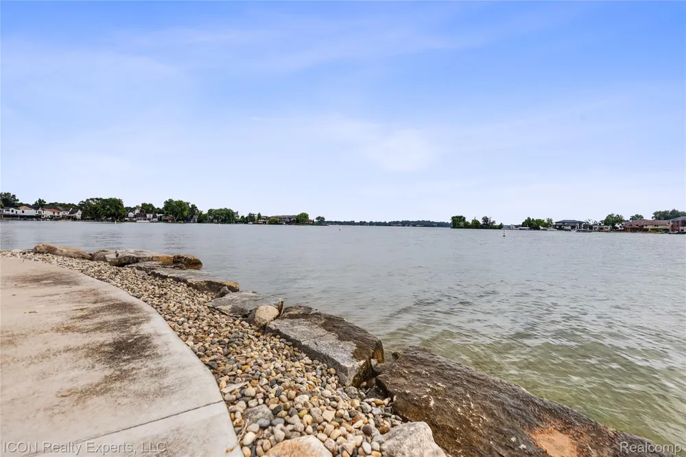 3559 Port Cove Drive #27 Waterford Charter Township, MI 48328