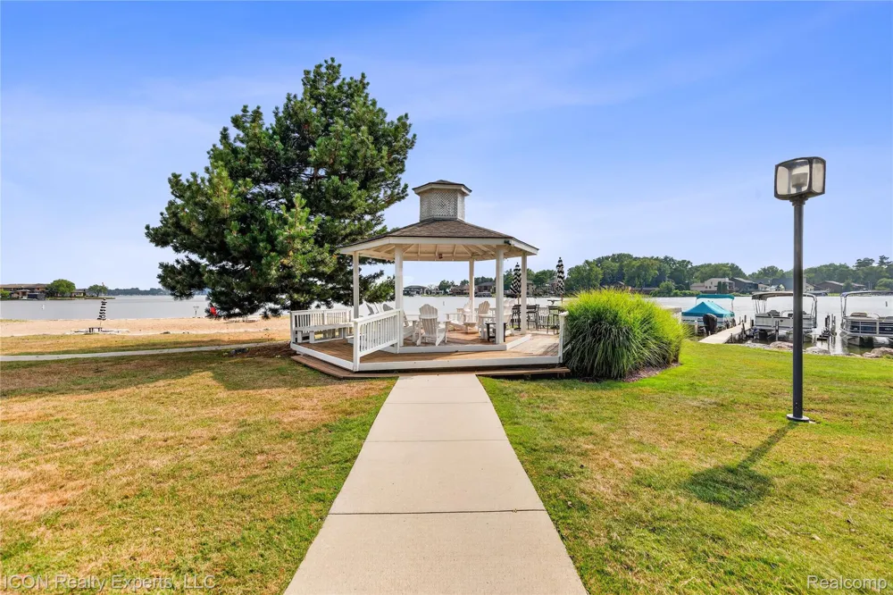 3559 Port Cove Drive #27 Waterford Charter Township, MI 48328