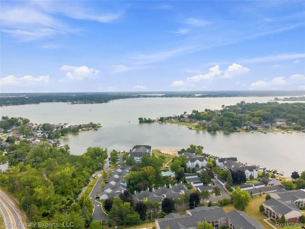 3559 Port Cove Drive #27 Waterford Charter Township, MI 48328