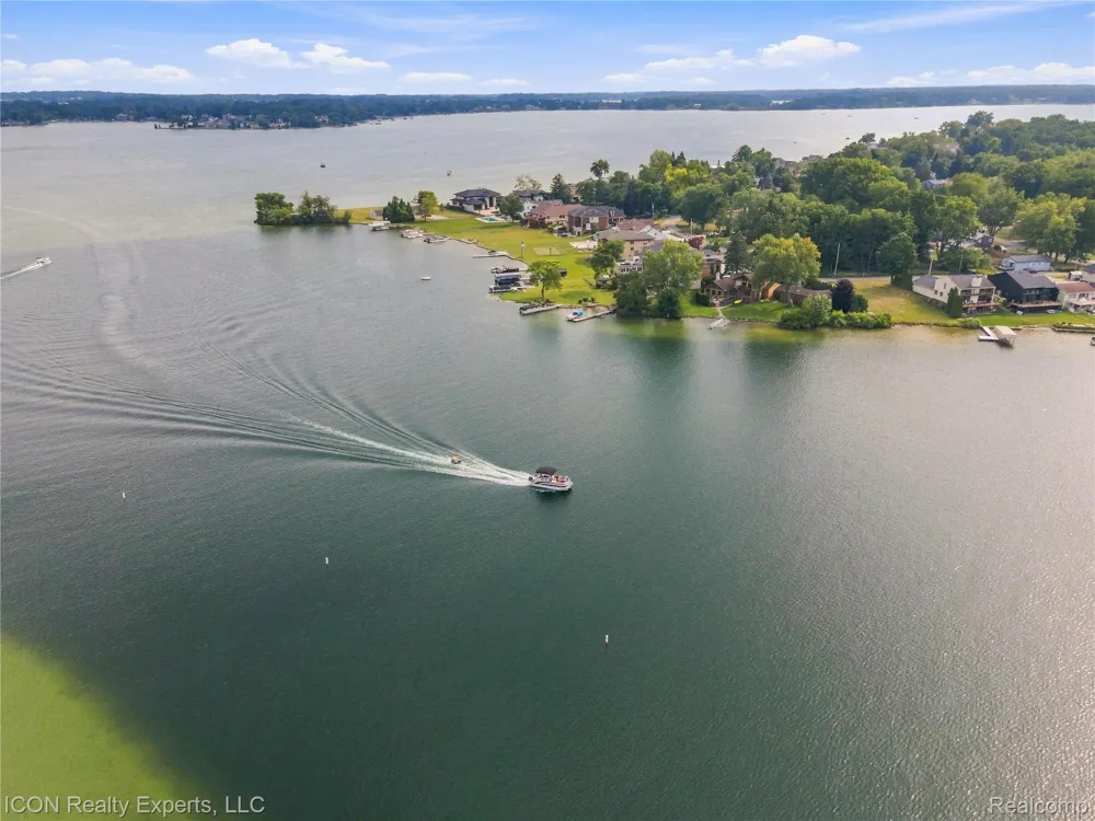 3559 Port Cove Drive #27 Waterford Charter Township, MI 48328