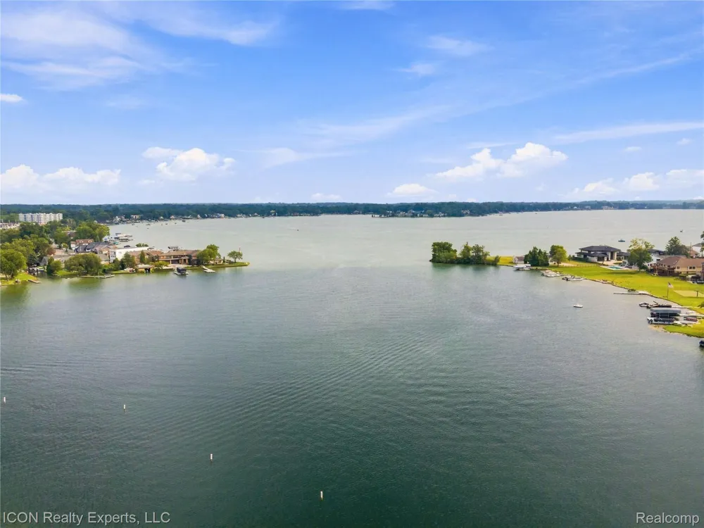 3559 Port Cove Drive #27 Waterford Charter Township, MI 48328