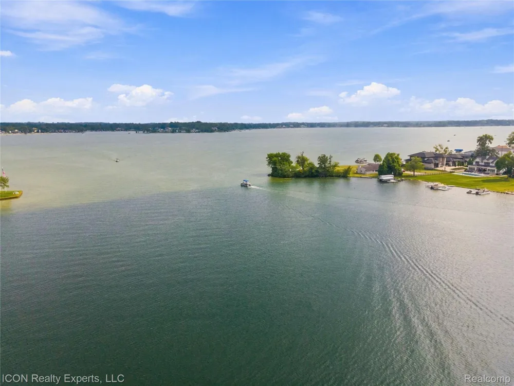 3559 Port Cove Drive #27 Waterford Charter Township, MI 48328