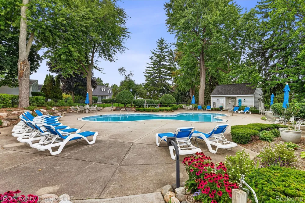 3559 Port Cove Drive #27 Waterford Charter Township, MI 48328