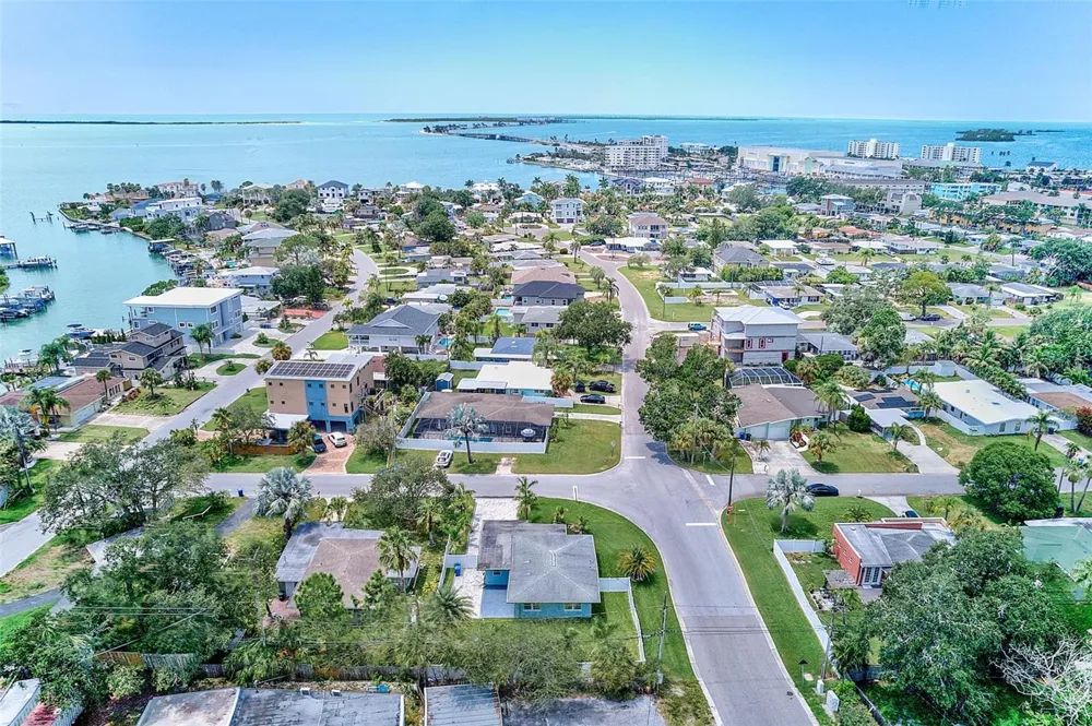 2425 BAYWOOD DRIVE E Dunedin, FL 34698