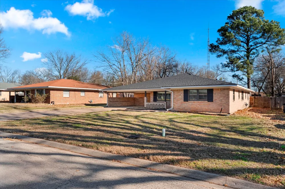 601 38TH STREET Corsicana, TX 75110