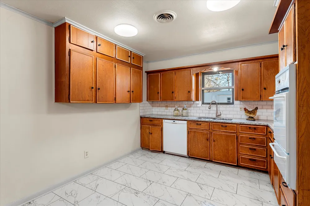 601 38TH STREET Corsicana, TX 75110