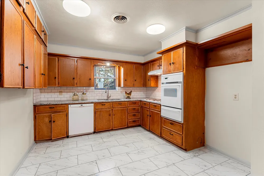 601 38TH STREET Corsicana, TX 75110