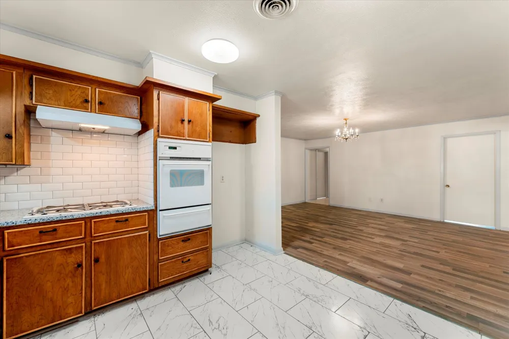 601 38TH STREET Corsicana, TX 75110