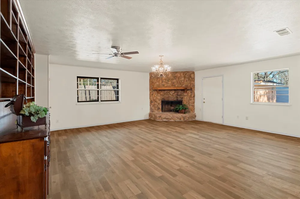 601 38TH STREET Corsicana, TX 75110