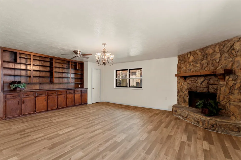 601 38TH STREET Corsicana, TX 75110