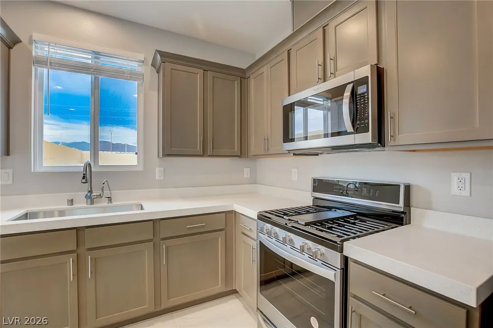 10643 Enridge Avenue Las Vegas, NV 89166