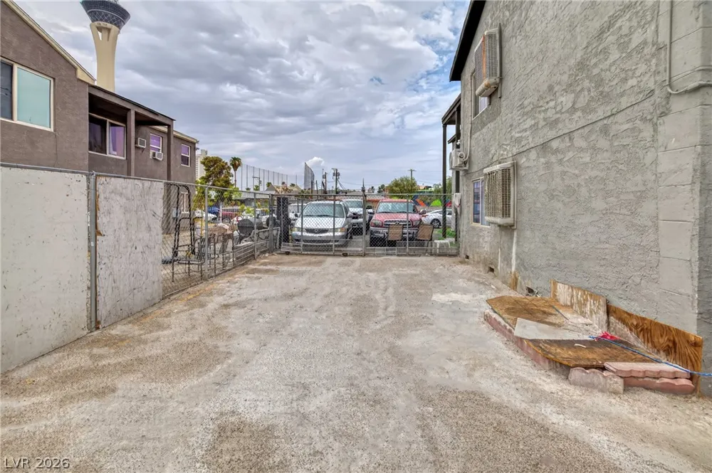 1715 Santa Paula Drive Las Vegas, NV 89104