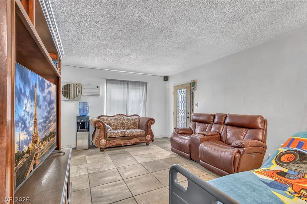 1715 Santa Paula Drive Las Vegas, NV 89104