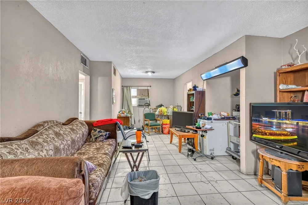 1715 Santa Paula Drive Las Vegas, NV 89104