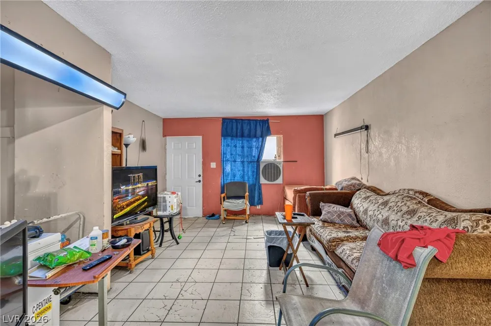 1715 Santa Paula Drive Las Vegas, NV 89104