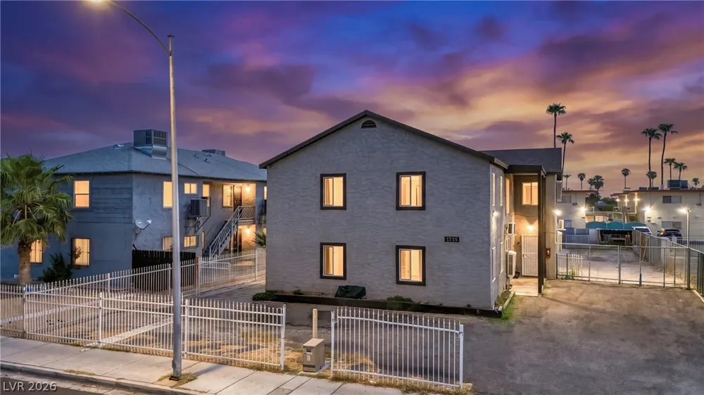 1715 Santa Paula Drive Las Vegas, NV 89104