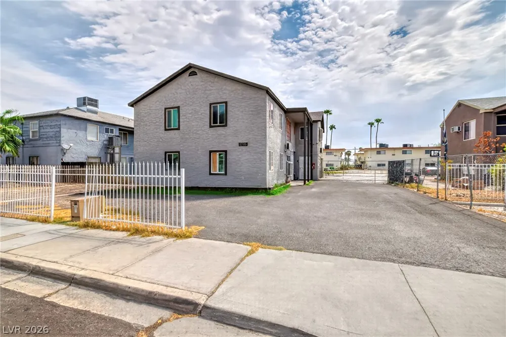 1715 Santa Paula Drive Las Vegas, NV 89104
