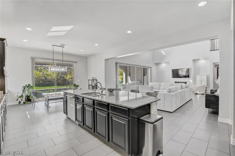 11 Grand Masters Drive Las Vegas, NV 89141
