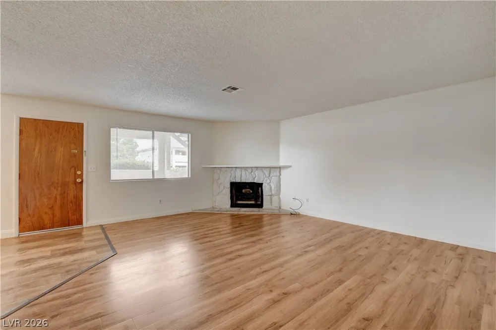 2713 Beaver Creek Court #102 Las Vegas, NV 89117