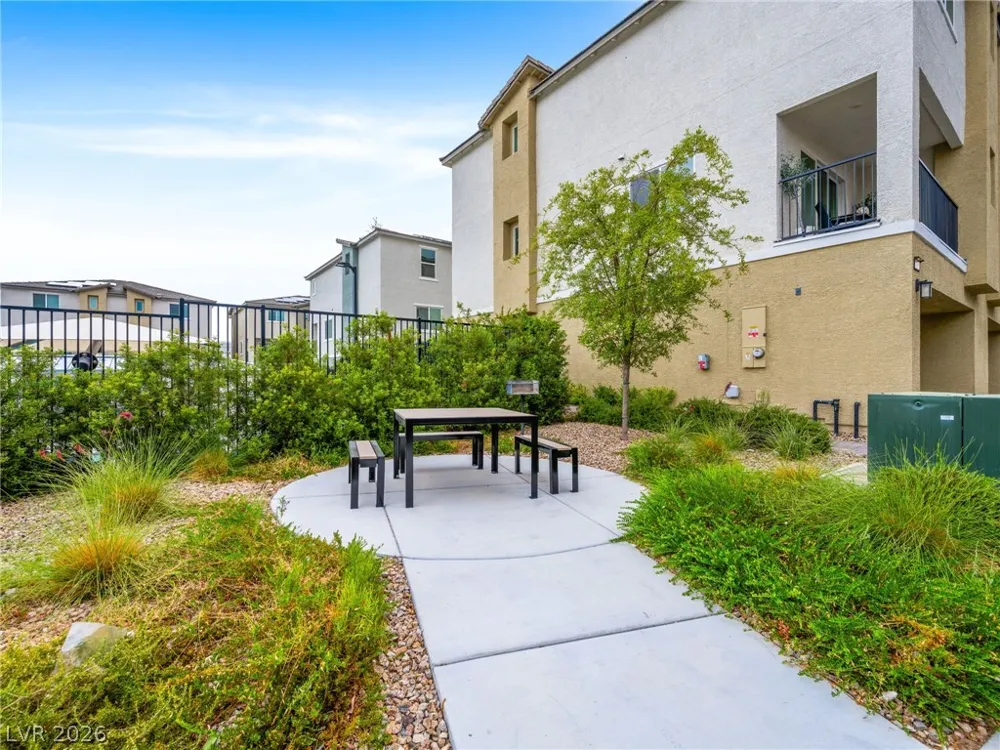 6888 Prairie Pearl Street Las Vegas, NV 89148