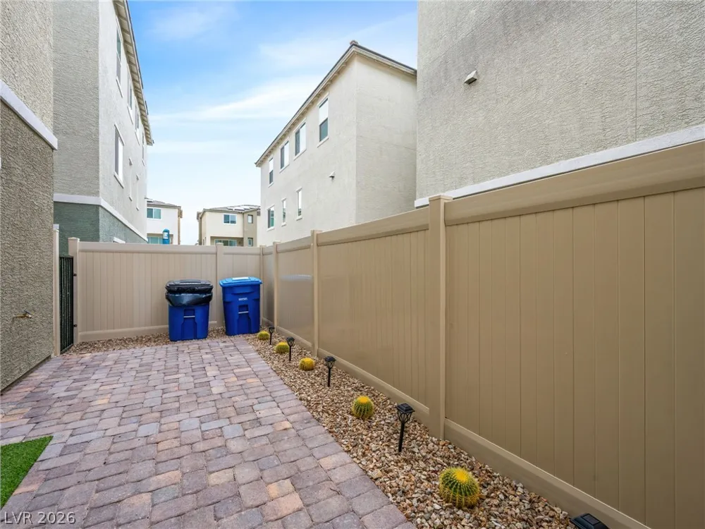 6888 Prairie Pearl Street Las Vegas, NV 89148