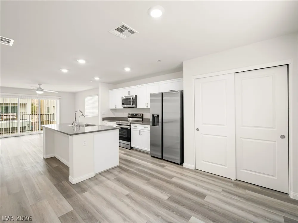 6888 Prairie Pearl Street Las Vegas, NV 89148
